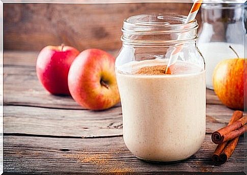 Among the ideal shakes for pregnancy, the apple is an almost inevitable ingredient.