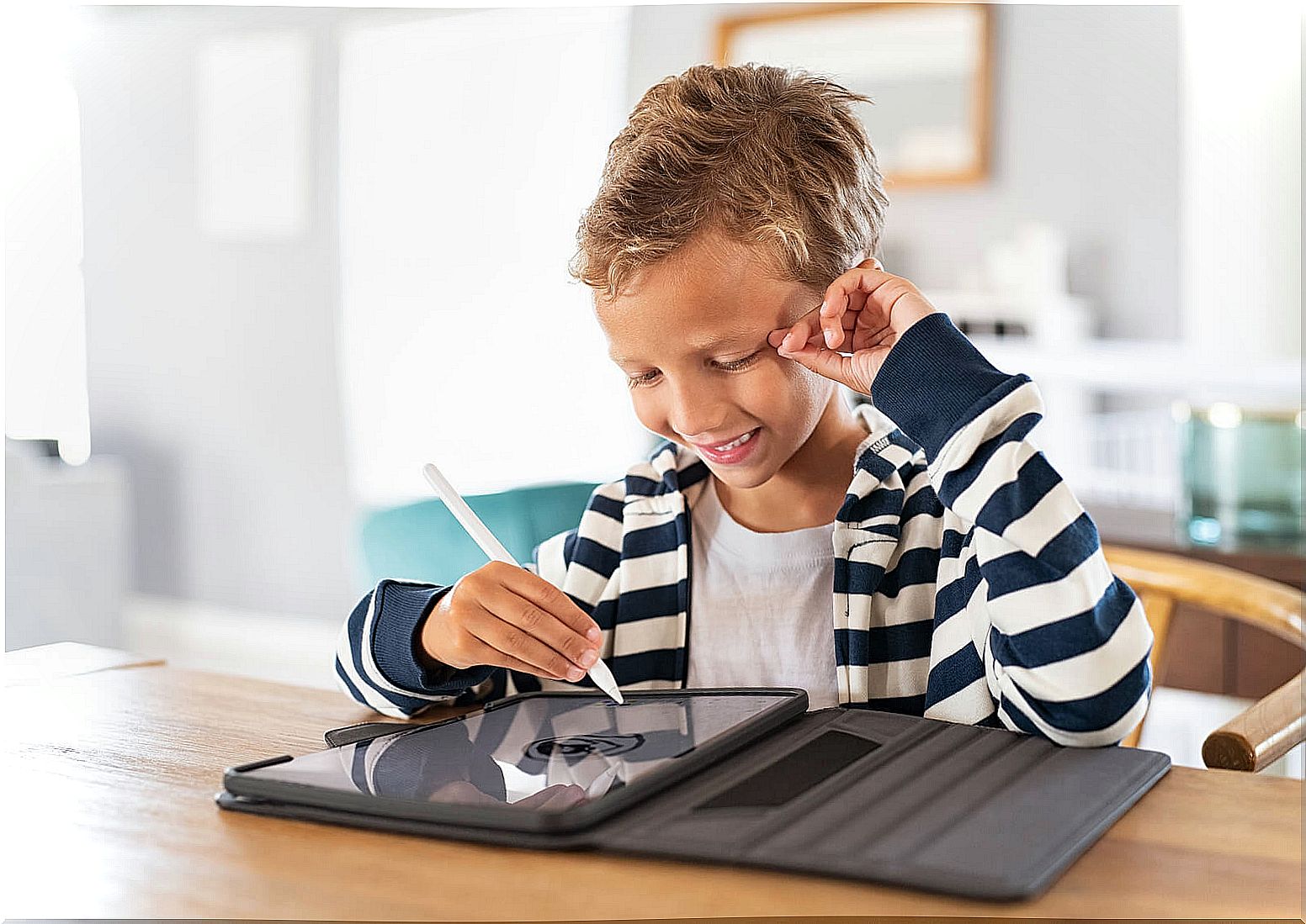 Child doing homework with the tablet.