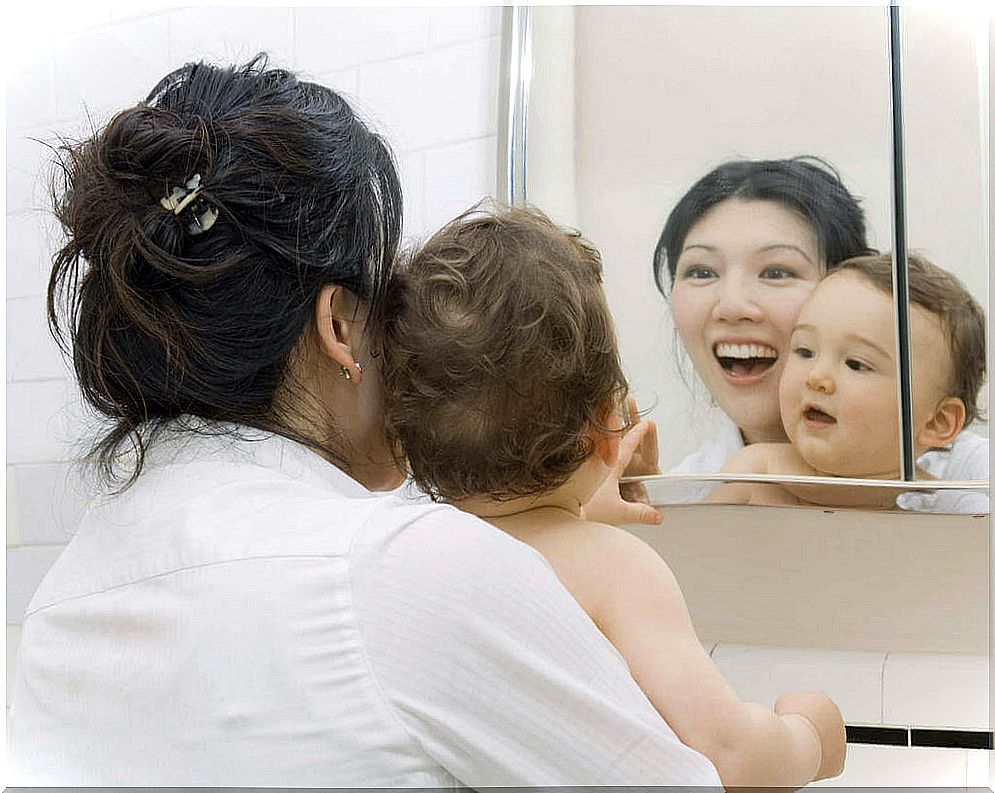 baby in front of the mirror 2