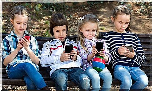 8 reasons to ban smartphones to children under 12 years old