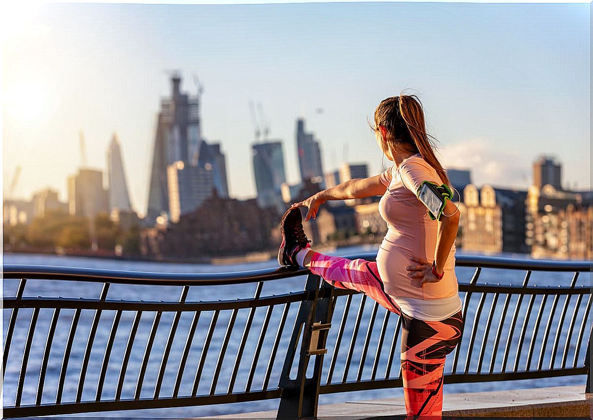 Woman exercising during pregnancy.