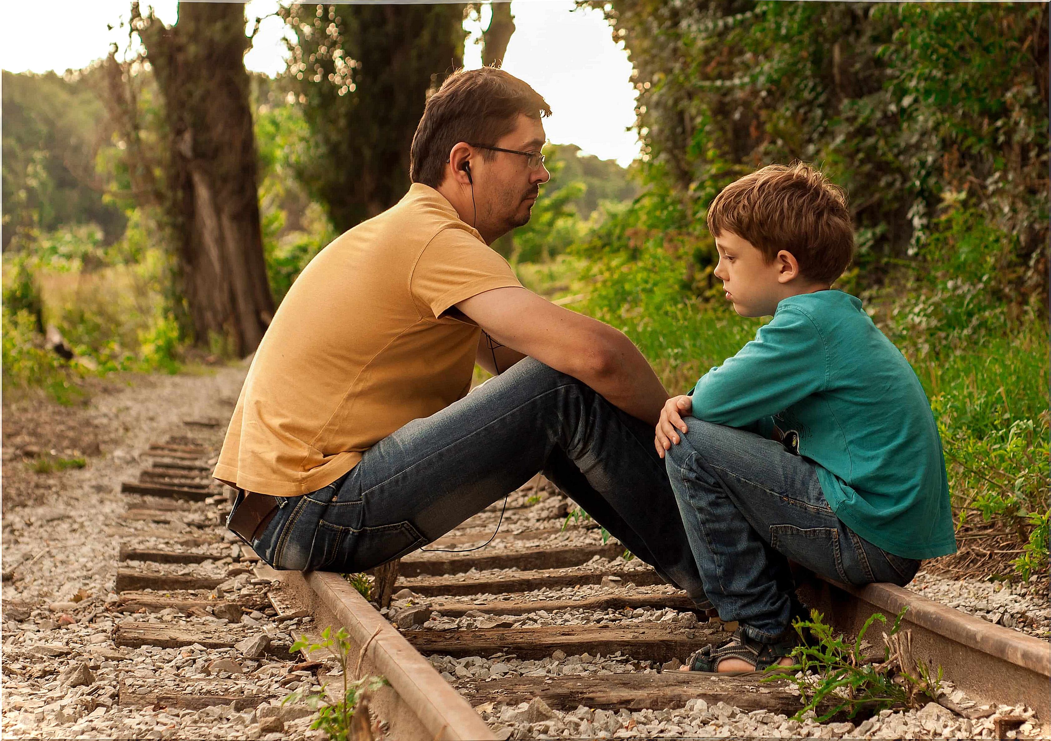 Sad father and son for the claim or challenge of filiation presented in court.