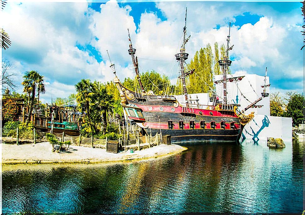 Disneyland Paris pirate ship.