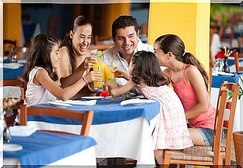 Tips for eating out as a family