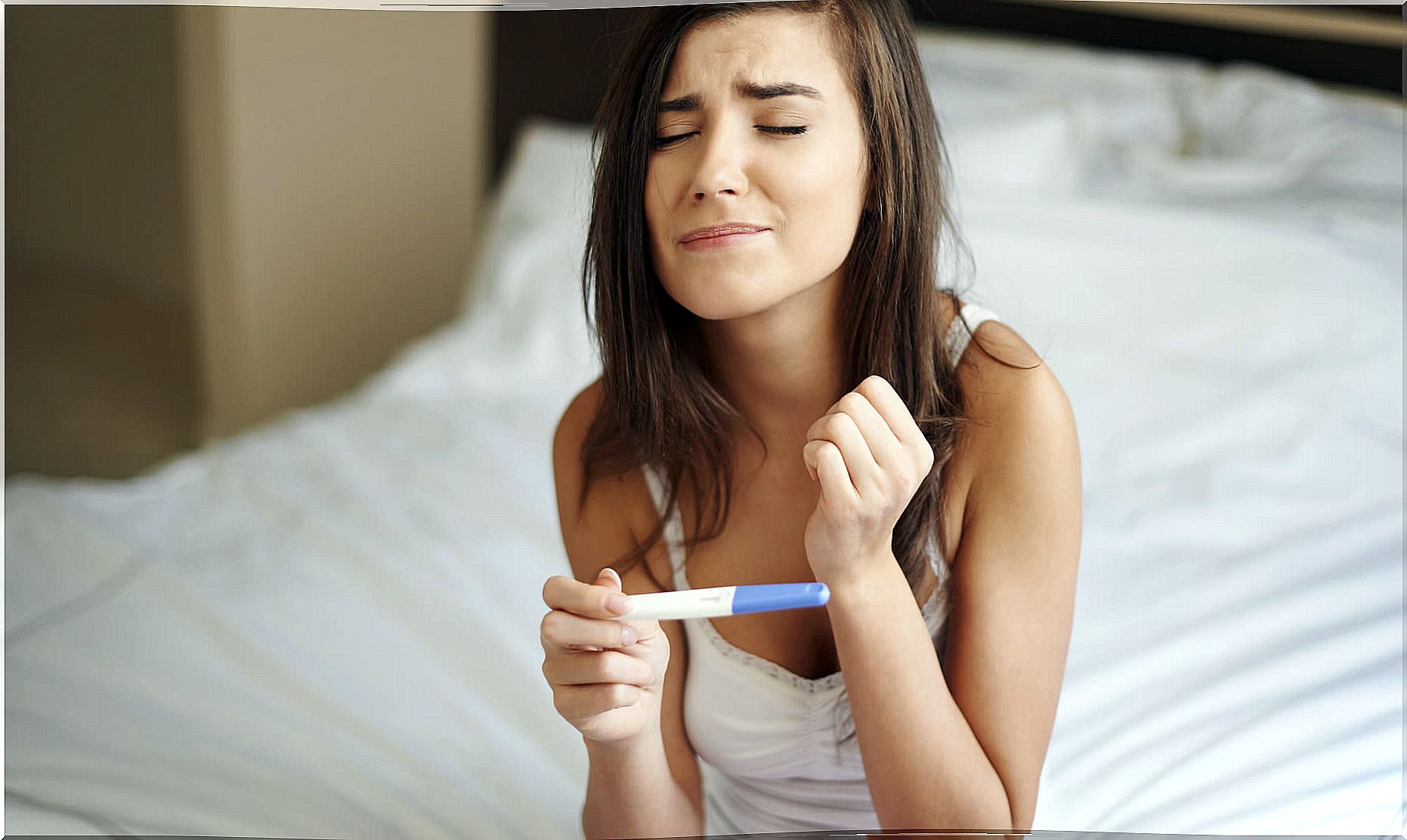 woman-hope-pregnancy-test