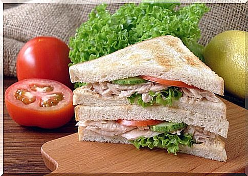 Sandwiches can combine various ingredients from high-protein recipes for the second trimester of pregnancy.