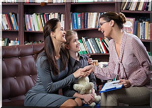 The school counselor has a fundamental role in its organization.