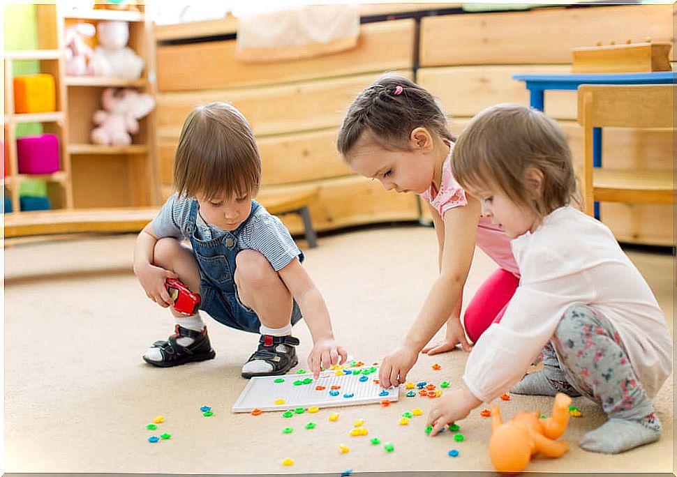 Children playing in the infant stage.