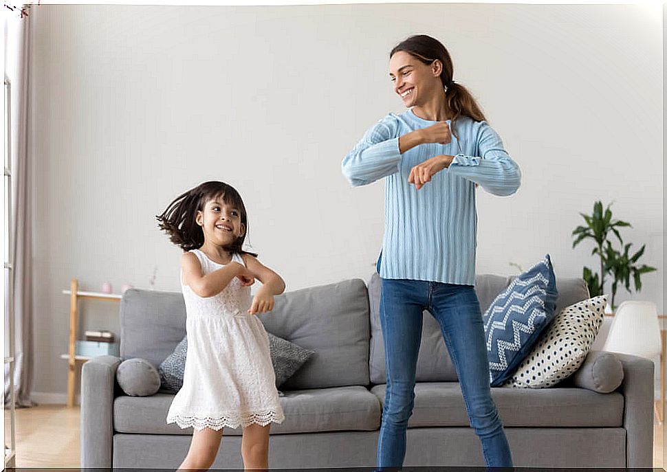 Empathy is one of the essential values ​​within the role of the caregiver.  Here, a girl dancing with her caregiver.