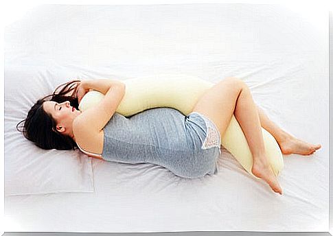 The pillows for pregnant women have different designs and functions.