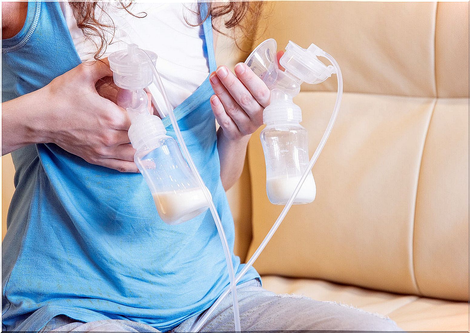 Woman using a double pump breast pump.