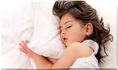 Knowing how much a child should sleep according to their age will help you have parameters to control their rest.