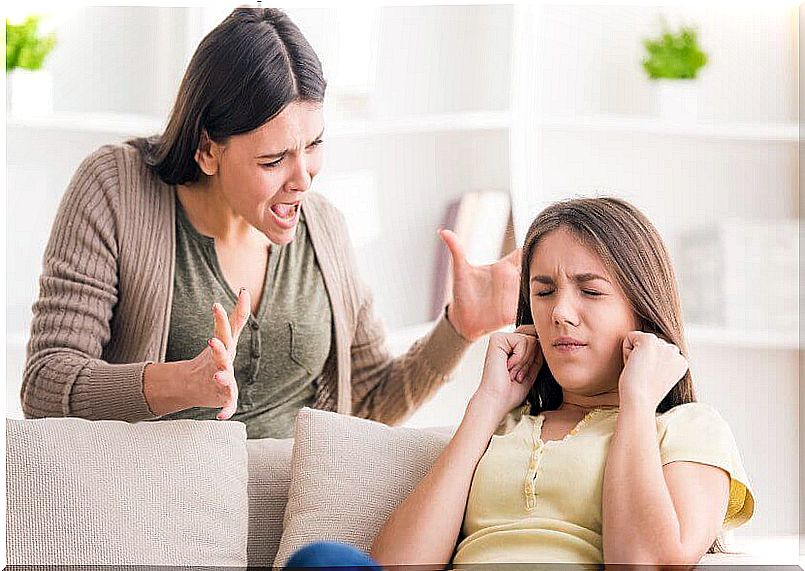 mother-yelling-at-daughter